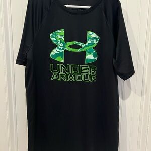 Boys Under Armour brand shirt in excellent condition, size youth large